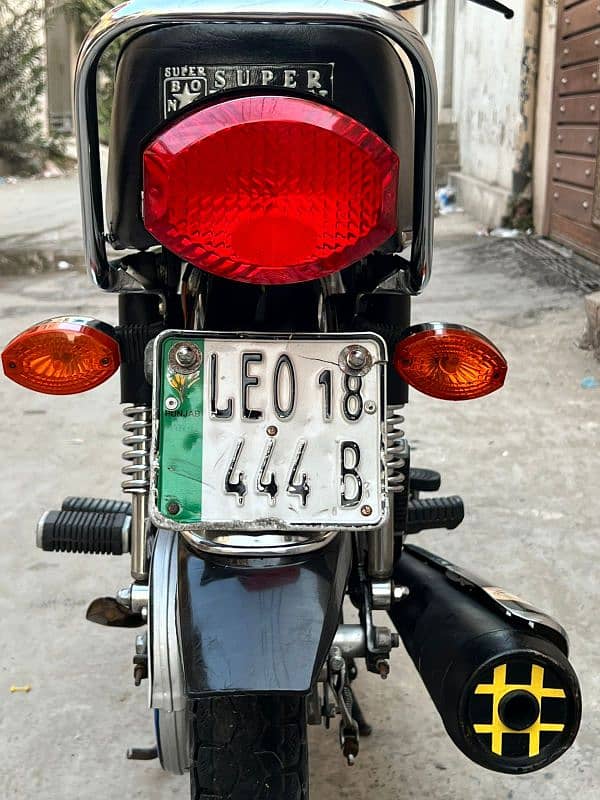 Honda 125 (2018-B) – 10/10 Condition – Golden Number Plate 15