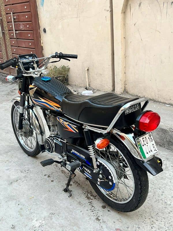 Honda 125 (2018-B) – 10/10 Condition – Golden Number Plate 16