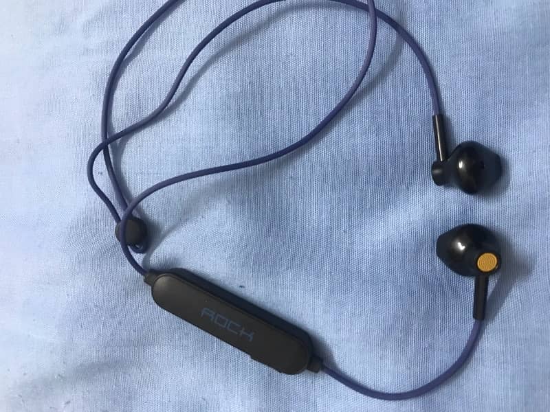 Bluetooth earphone 0