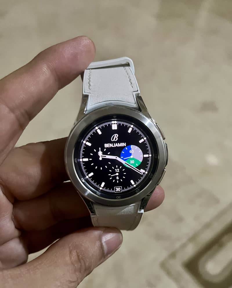 Samsung galaxy watch 4 classic 1