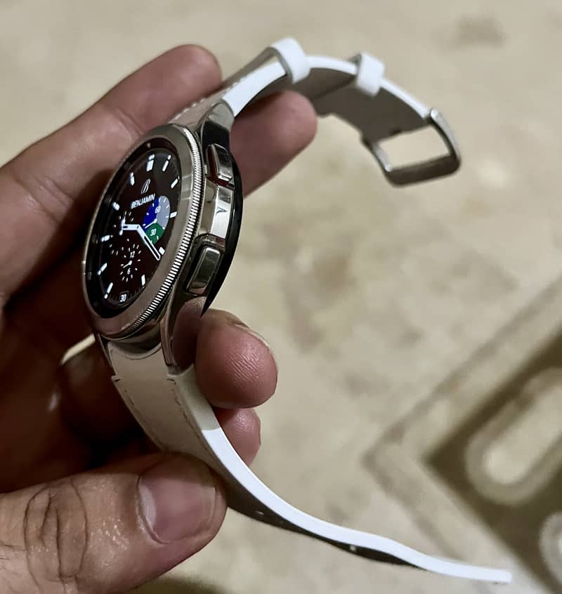 Samsung galaxy watch 4 classic 2