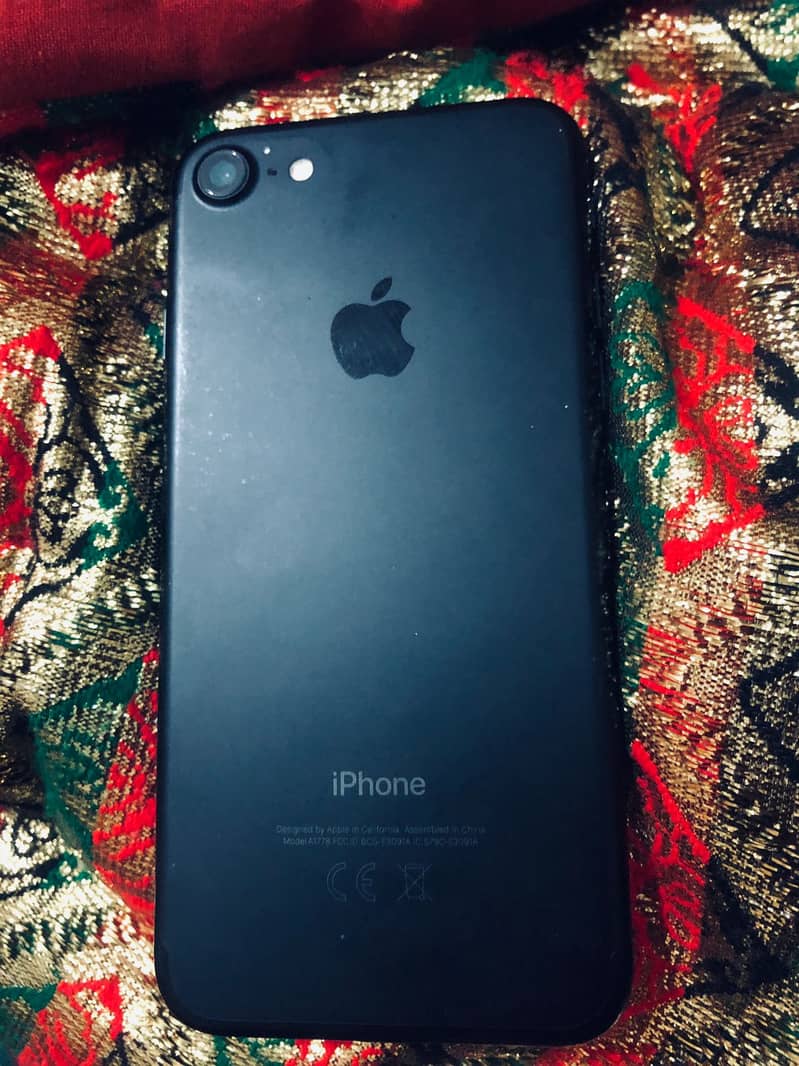 Iphone 7 (128GB) 5