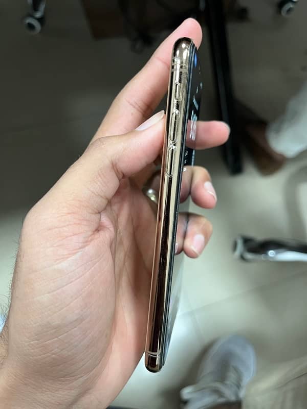 IPHONE XS 64GB PTA APPROVED 3