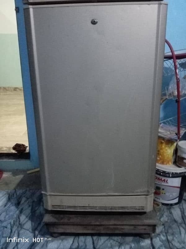 pel refrigerator in used condition 1