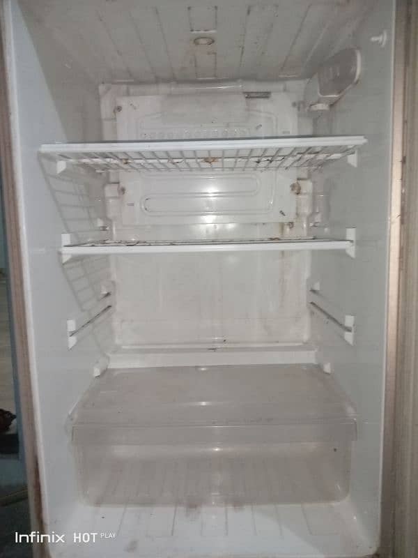 pel refrigerator in used condition 3