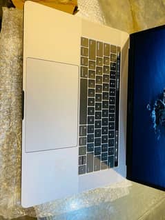 macbook 2019 15 inch i9, 32gb 512gb