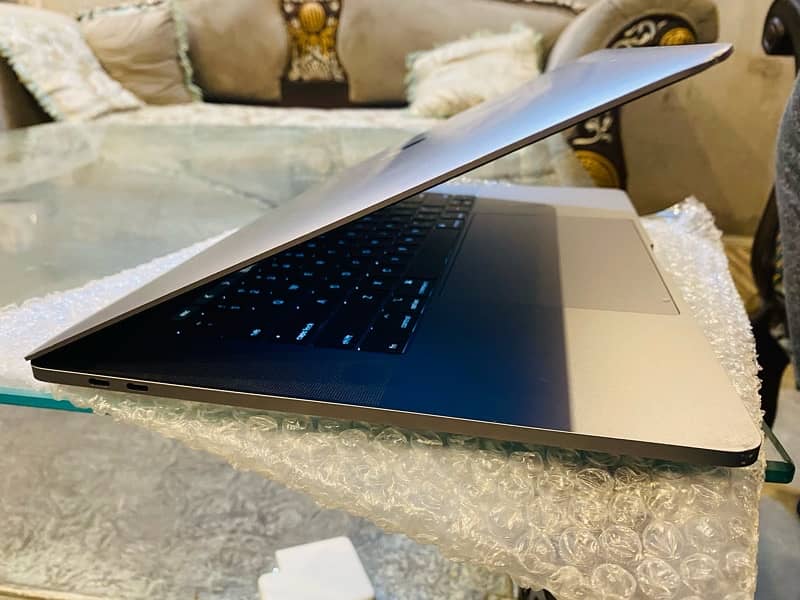 macbook 2019 15 inch i9, 32gb 512gb 2