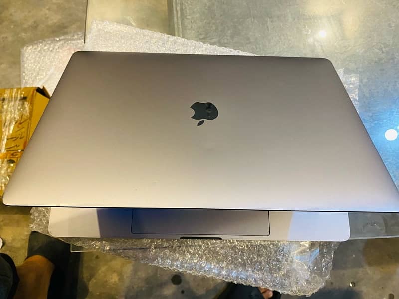 macbook 2019 15 inch i9, 32gb 512gb 5