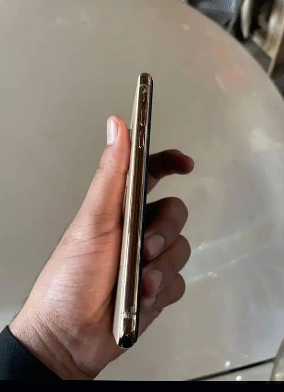 iphone xs (03019122563) 2