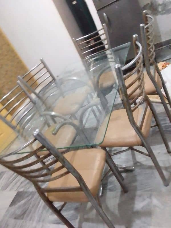 6 Chairs 0