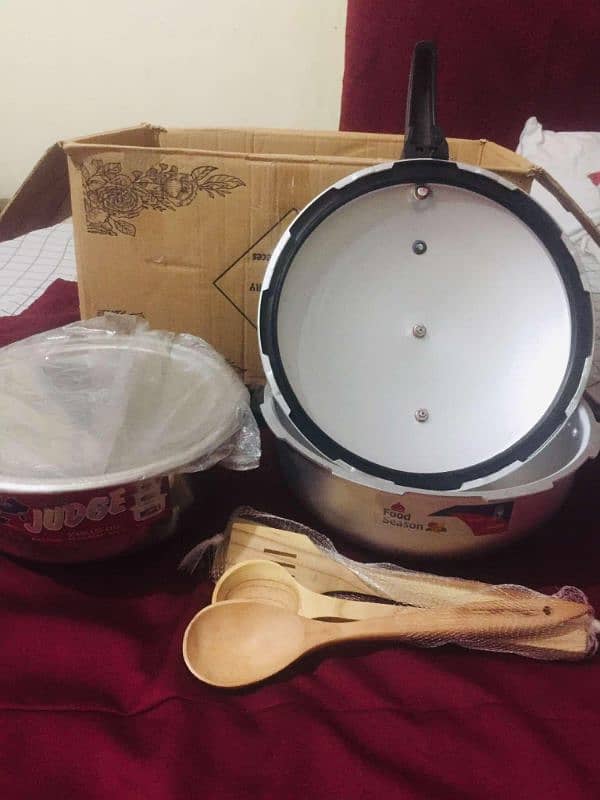 Pressure Cooker, Degcha and Wooden Spoons 2