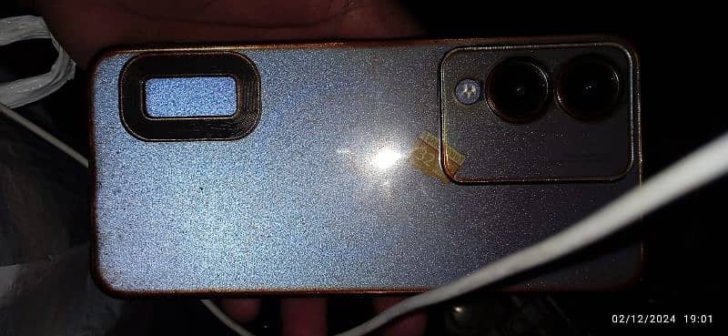 Vivo y17s all okay box and charger sath hai 1