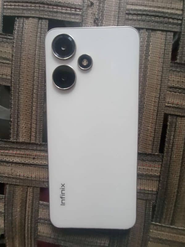 Infinix hot 30 play new condition ram 4+4 64 my whstp 03366873367 7