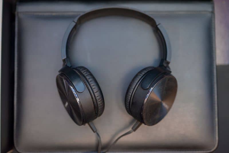 Sony Extra Bass studio headphones 100% Original 6