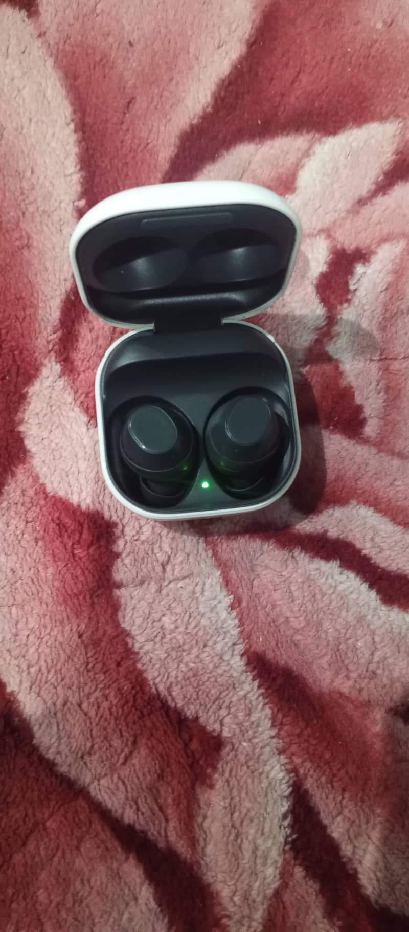 Samsung Galaxy Buds FE earbuds 1