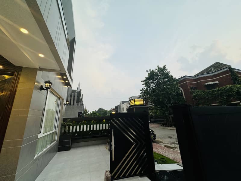 10 Marla Brand New House Available For Sale In Bahria Town Lahore 1