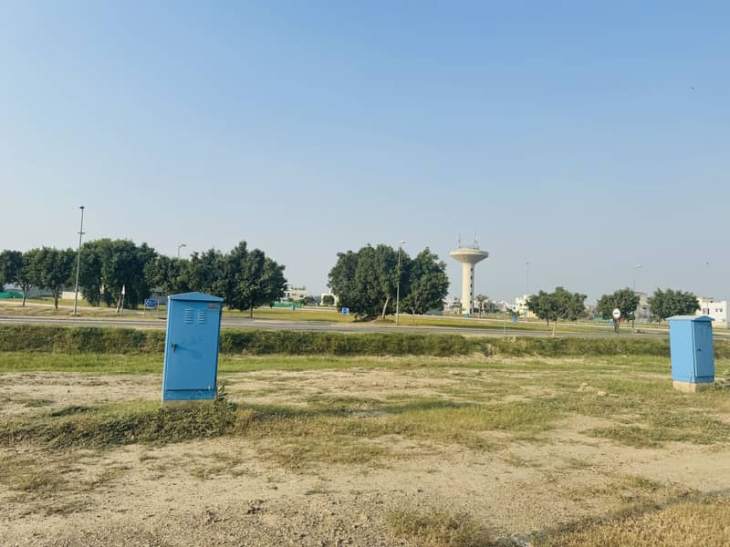 16 Marla Super Hot Commercial Plot Available for Sale in Golf View Residencia - Phase 1 Bahria Town, Lahore 7