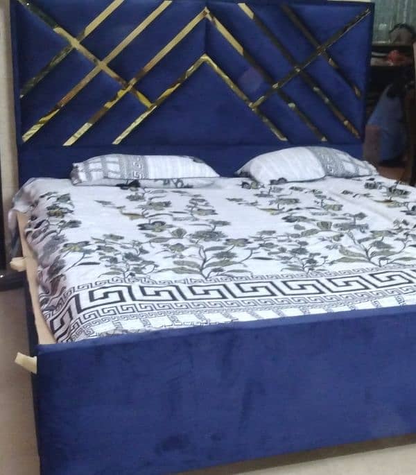 King size double bed 5