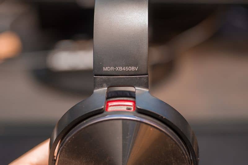 Sony Extra Bass studio headphones 10