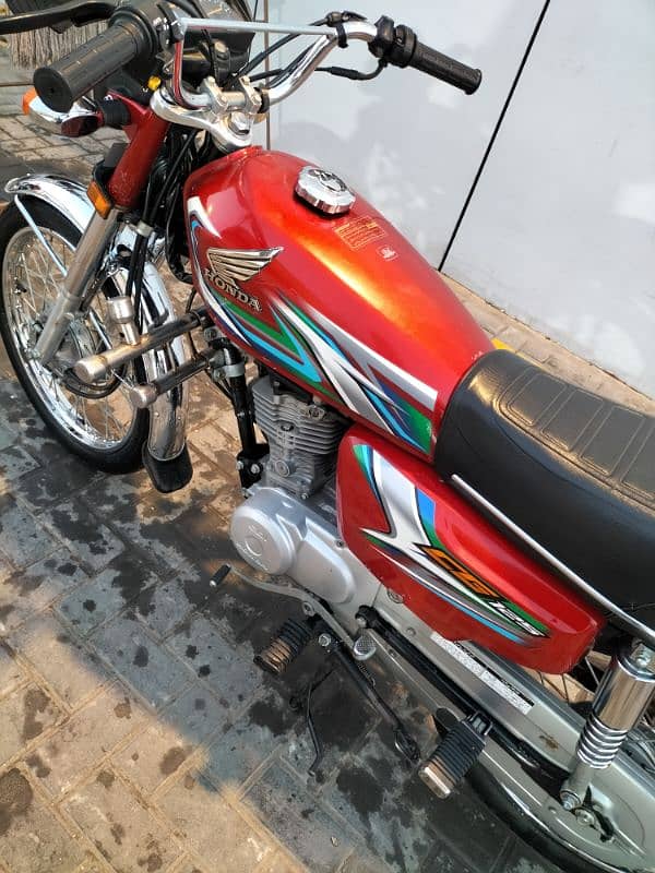 Honda CG 125 is for sale 2