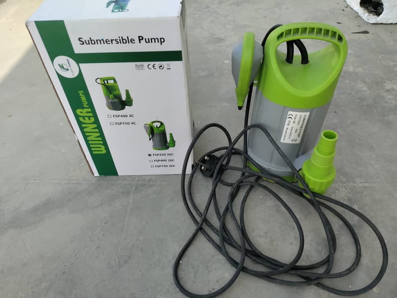 Submersible Water Pump, almost new, A1 condition 0