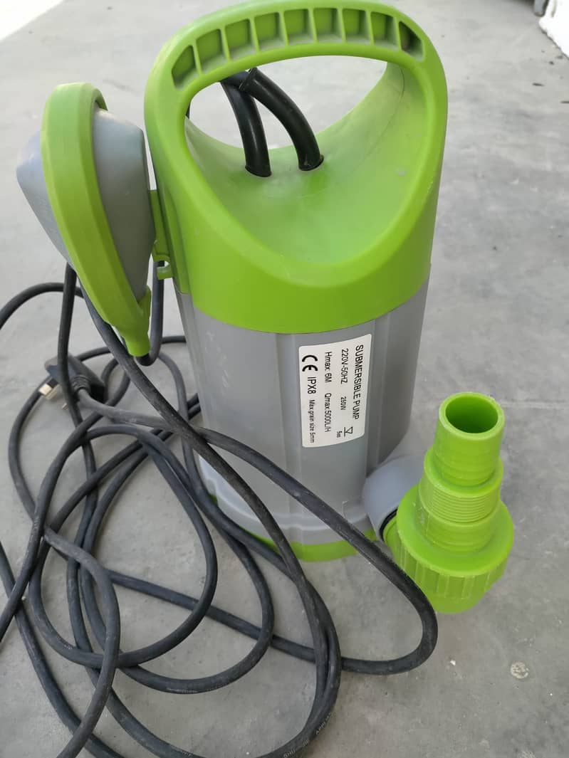 Submersible Water Pump, almost new, A1 condition 1