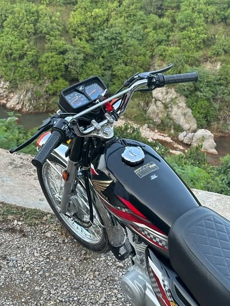 Honda CG 125 2024 Black 1