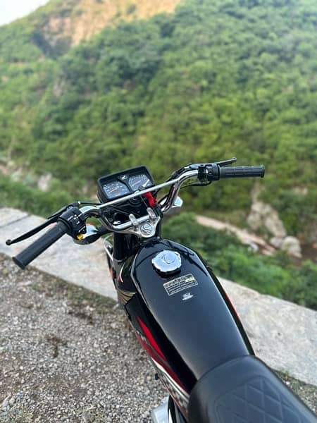 Honda CG 125 2024 Black 5