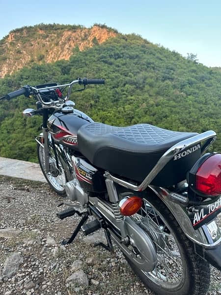 Honda CG 125 2024 Black 7