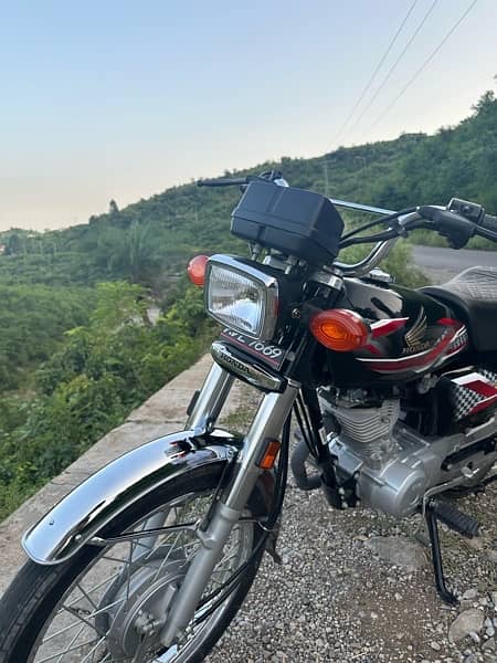 Honda CG 125 2024 Black 8