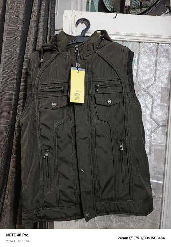 Brand new sleeveless jacket 0