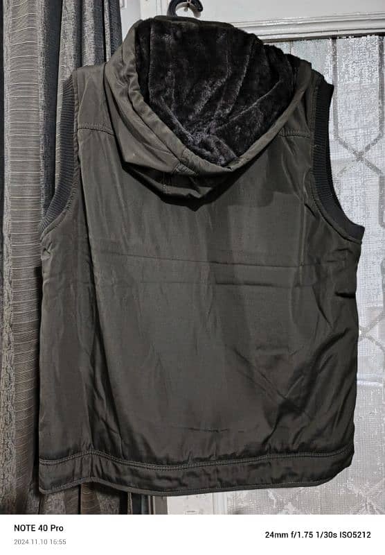 Brand new sleeveless jacket 3