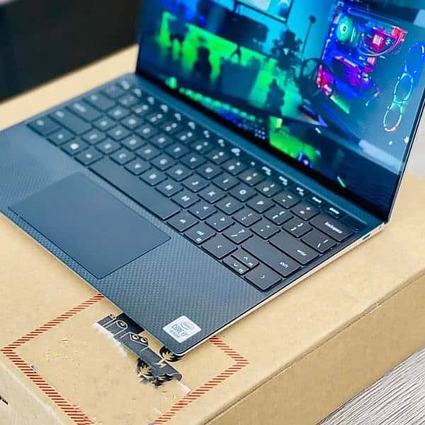 Dell XPS IPS Core i7 7th Generation (Ram 8GB + SSD 256GB) Border Less 6