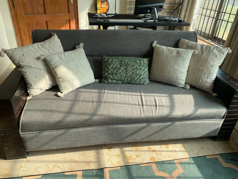 5 seater sofa with 2 side tables 0