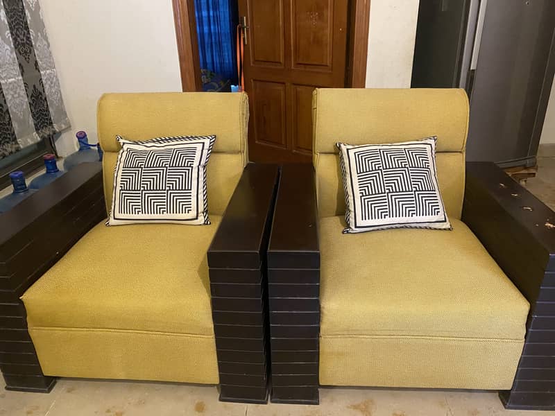 5 seater sofa with 2 side tables 3