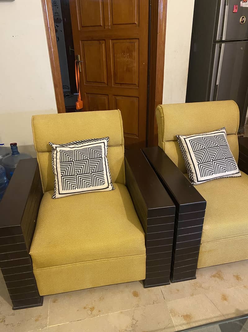 5 seater sofa with 2 side tables 4