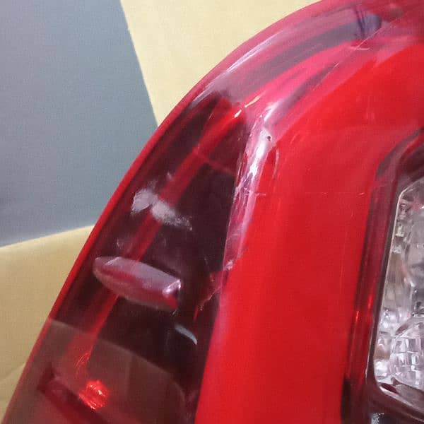 Revo left side back light for sale at very lowprice with small damages 3