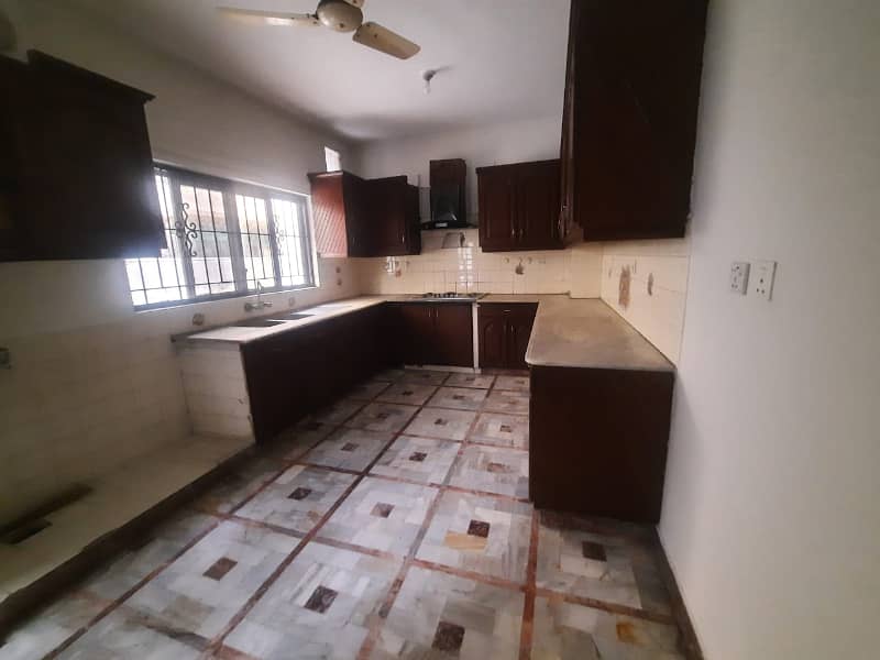 1 kanal well maintained full basement house for rent 5