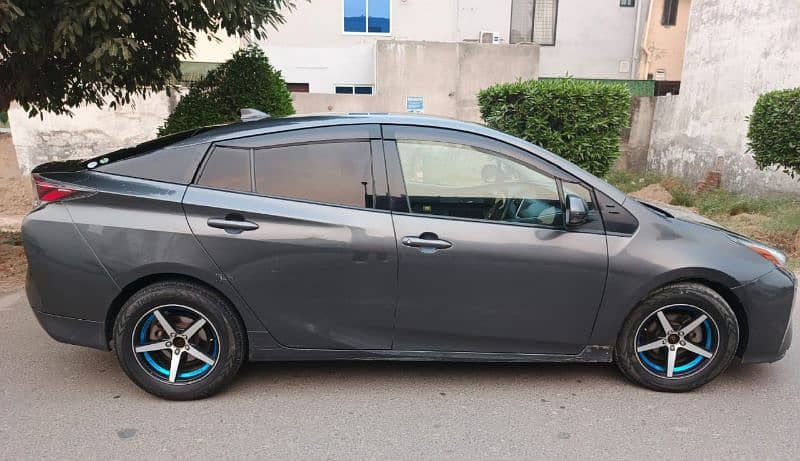 Toyota Prius 2015 4