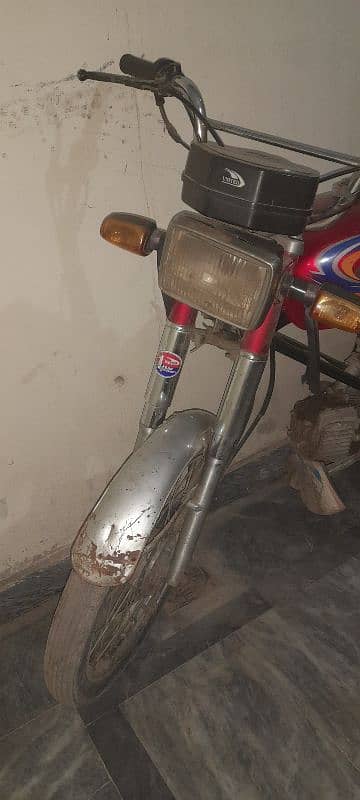 United 100 cc bike 1