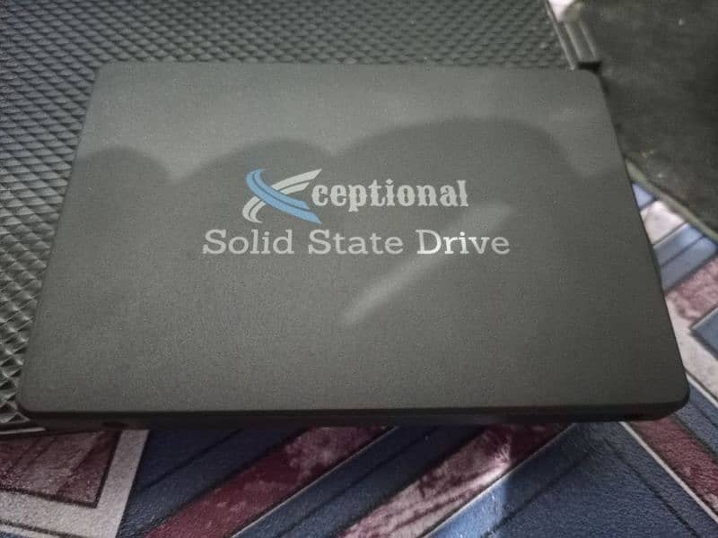 256 GB SSD 0