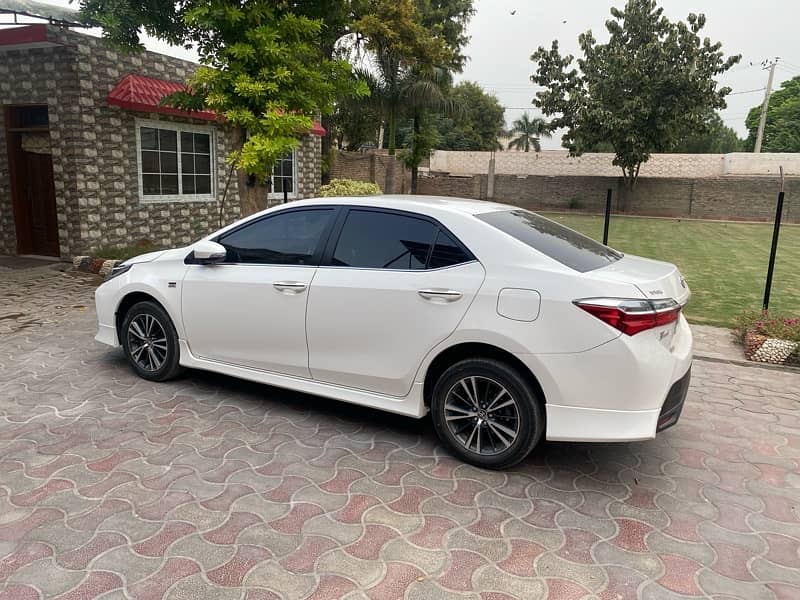 Toyota Altis Grande 2023  black interior 15