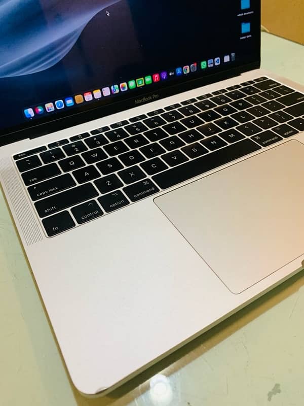 Macbook pro  2017 (13 inch) 3