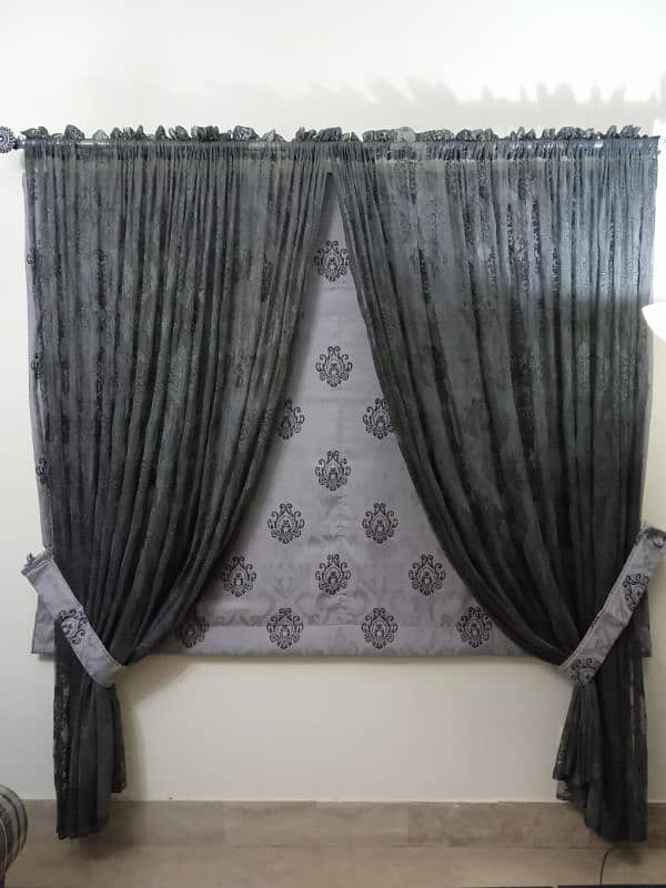 2 curtains with nets and blinds 0