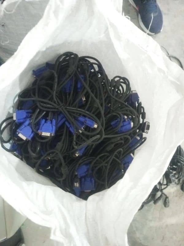 Branded Orignal Mouse & VGA Cable 0