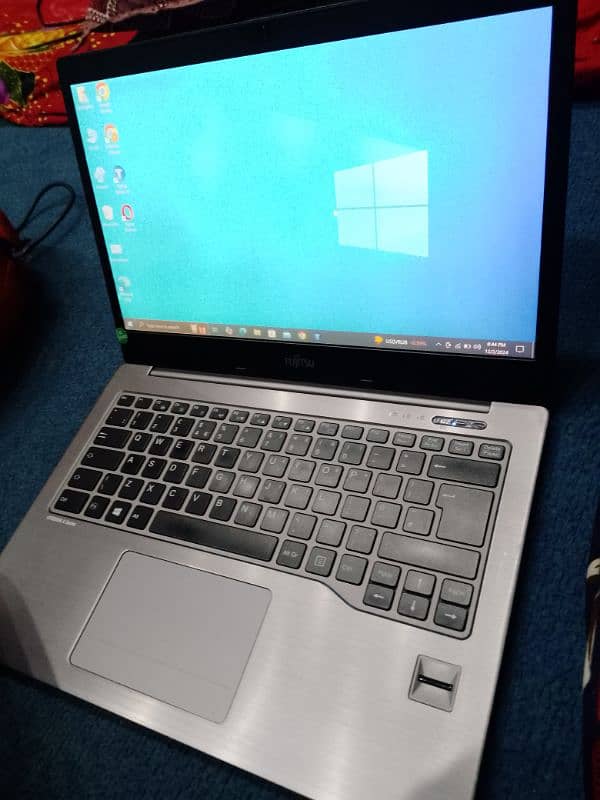 FUJITSU CORE I7, 10Gb, 1