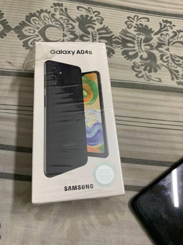 Samsung Galaxy A04s with box 0