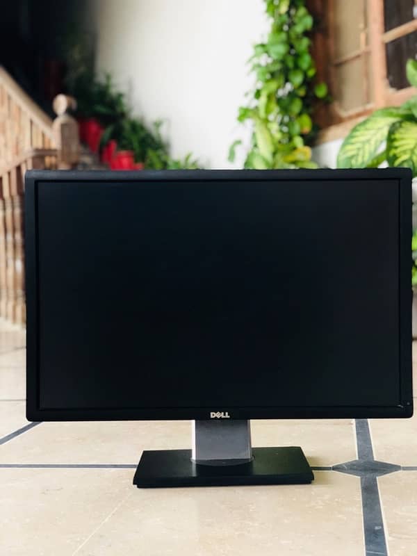 Dell 24 Inch Monitor / LED 0