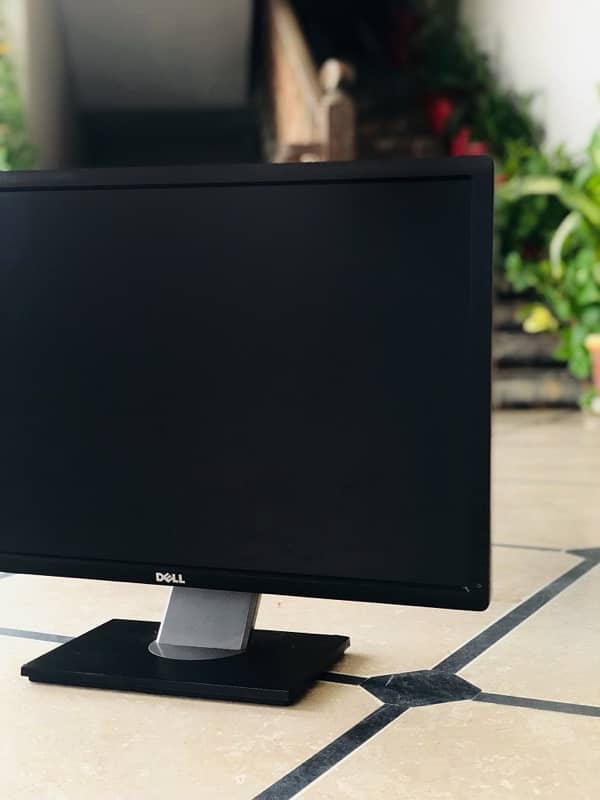 Dell 24 Inch Monitor / LED 1