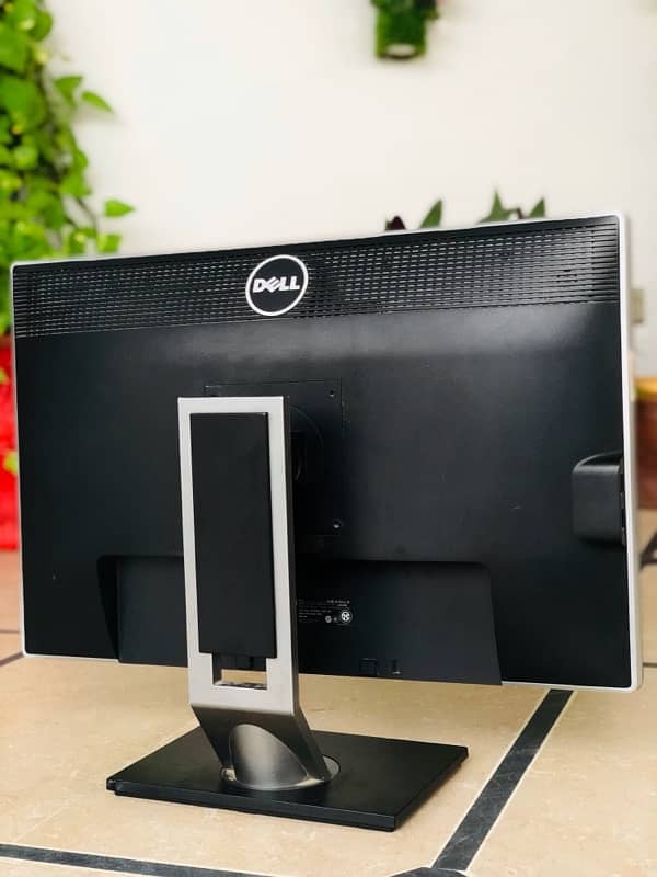 Dell 24 Inch Monitor / LED 2